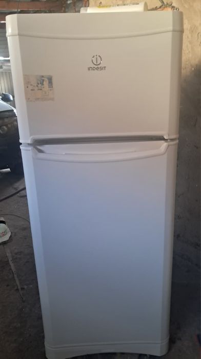 Холодильник Indesit