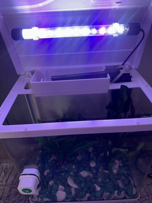 15 литровый аквариум со всеми необходимыми вещами в комплекте