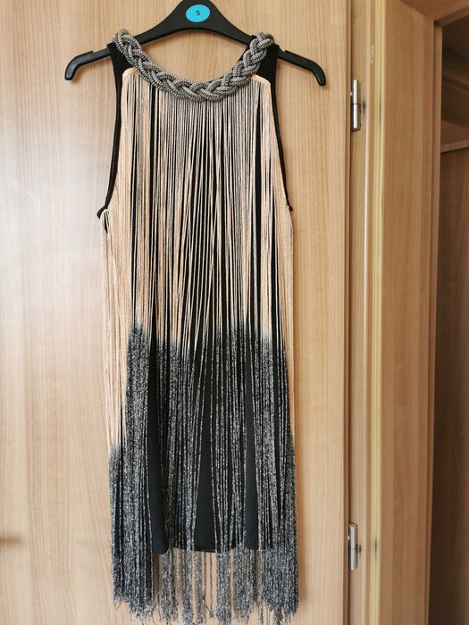 Рокля  с  ресни над  коляното