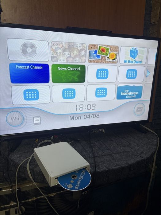Pachet Complet Consolă Nintendo Wii Albă + 1 Controller + 4 Jocuri