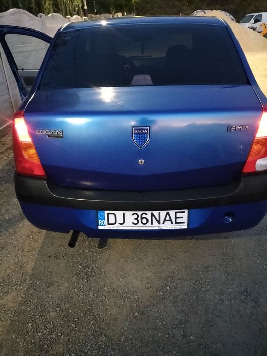 Vând Dacia Logan