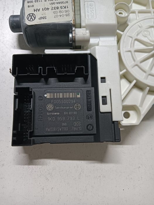 Broasca Usa Stanga Fata Volkswagen Golf V Variant 1K5 2007 - 2009 1K09