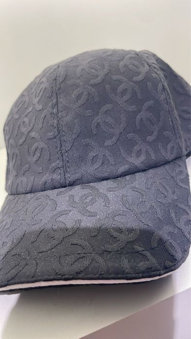 Шапки на марките Fendi, Loro Piana, Chanel