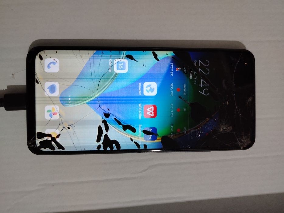 ZTE Blade V40 cu display-ul spart. Placa este buna. Nu are cont sau parola
Pentru piese