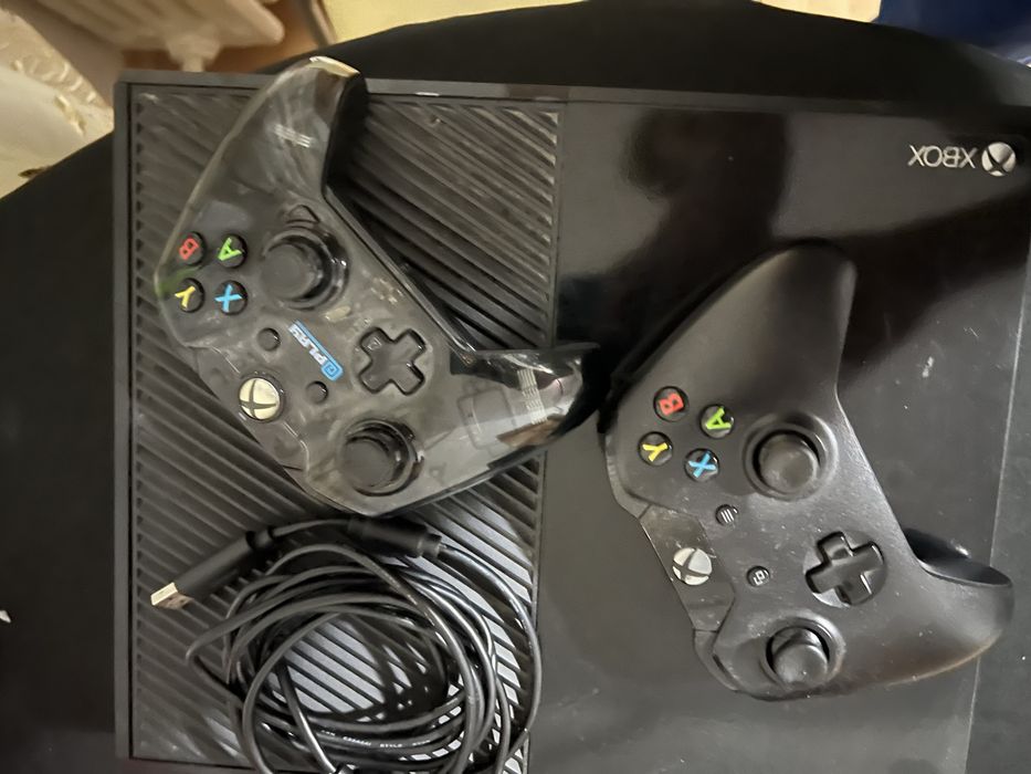 Xbox one + controller si jocuri