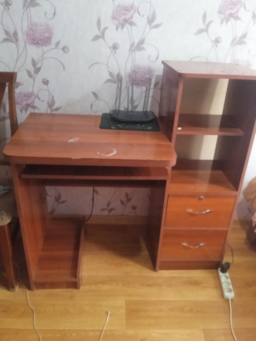 Продам компьютерный стол