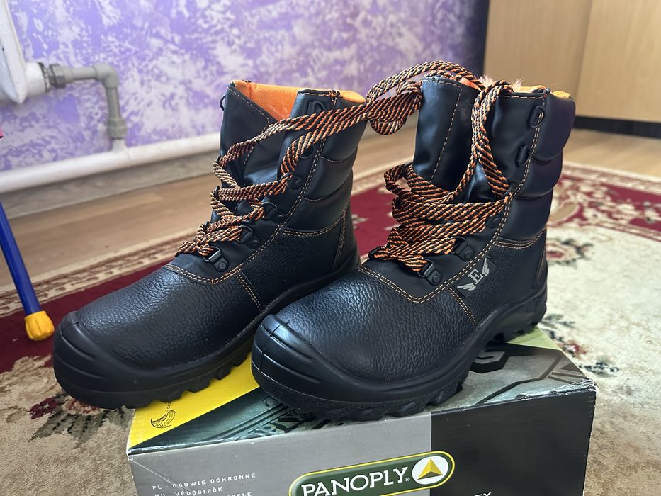 Продается спец.обувь