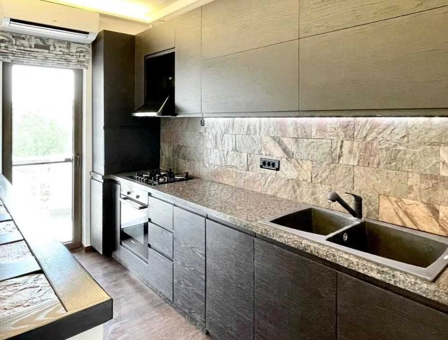 Дава се под наем Тристаен апартамент в Пловдив, Център - 75 кв.м за 214.2 € - Снимка #2