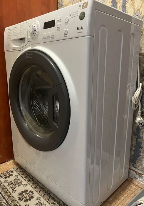 Продам стиральную машину Hotpoint-Ariston.