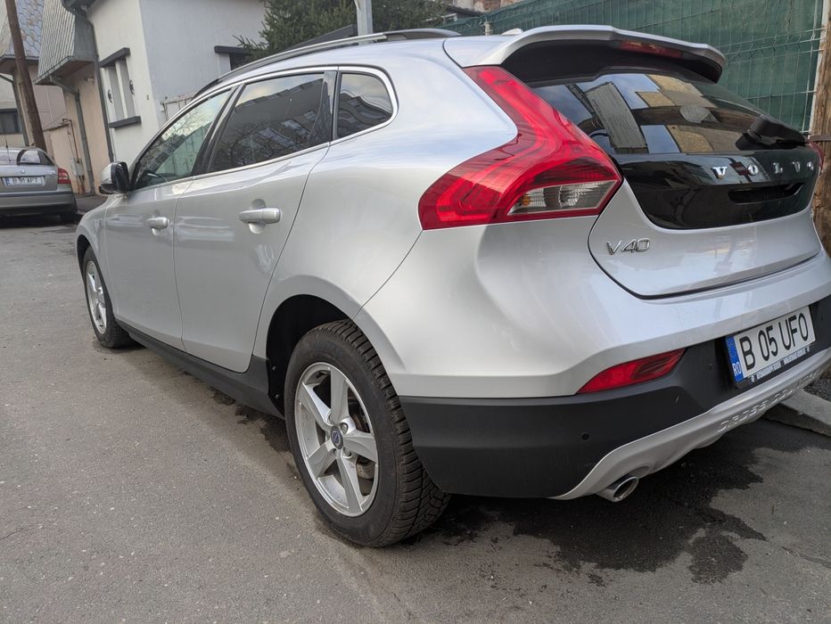 Volvo V40 Cross Country blue ocean