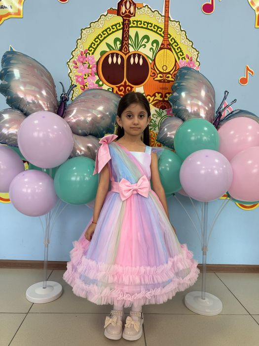 Шикарное платье 130 размер