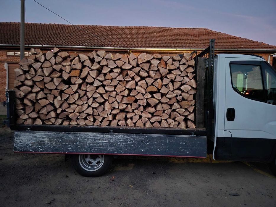 Ofertă! S.C.vinde lemn de foc tăiat si spart 350 lei/ metrul ster