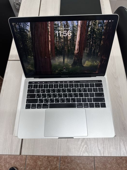 MacBook pro 13 2020yil