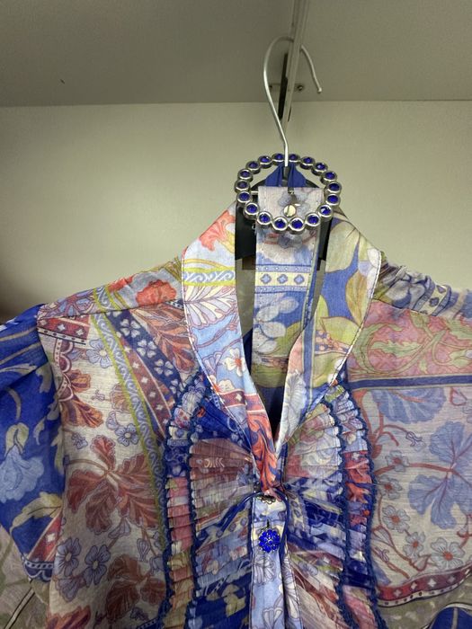 Көйлек сатылады.