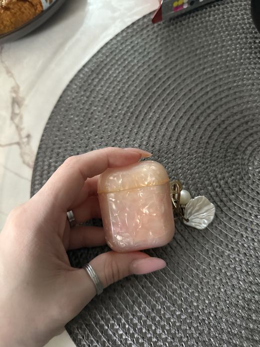 Продам Airpods 1