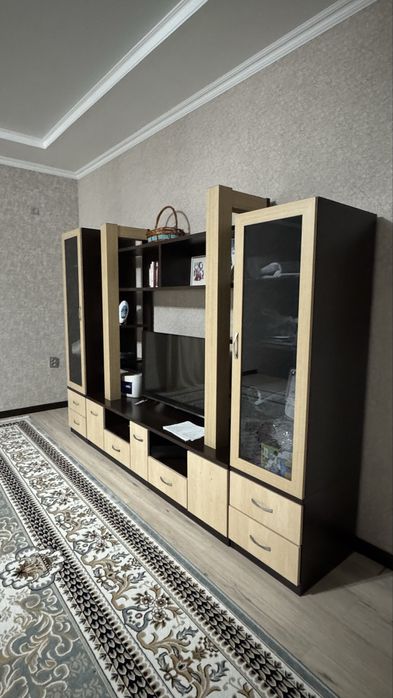 продам шкаф с книгами за 35.000 тг