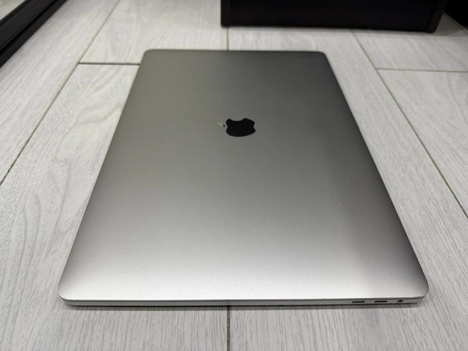 MacBook pro 16/512gb touch bar