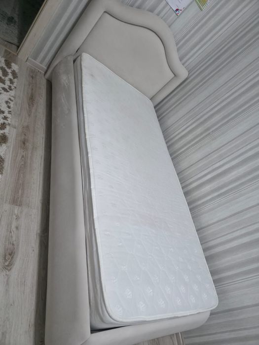 Кровать 90×200 с матрасом | Мягкое изголовье | Отличное состояние