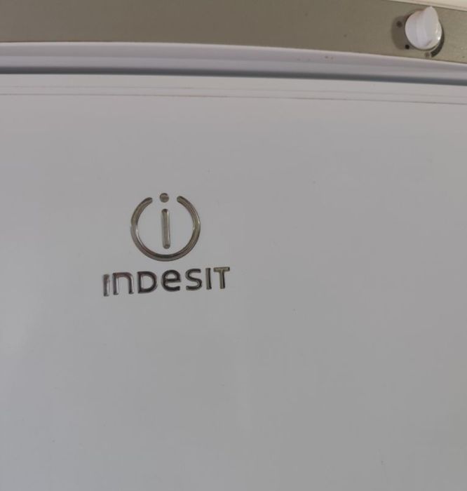 Холодильник Indesit