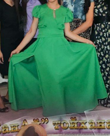 Платья вечерние