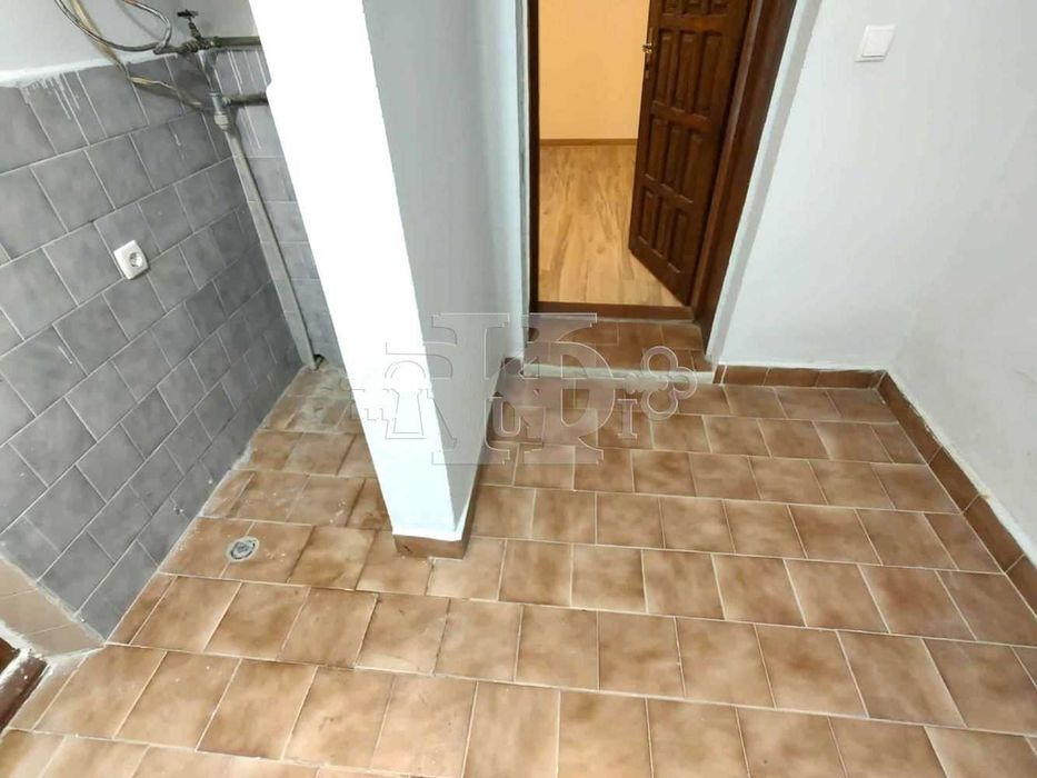Продава се Тристаен апартамент в Добрич, Център - 80 кв.м за 1023 €/кв.м - Снимка #3