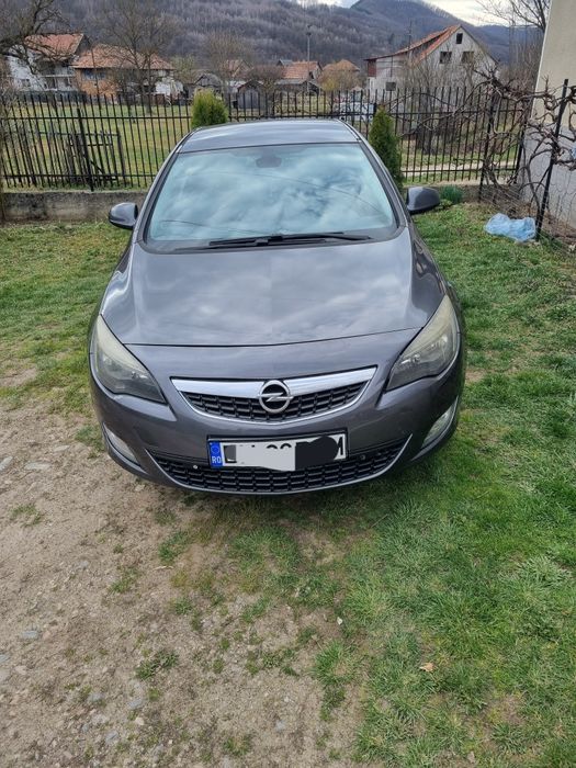 Vând Opel asta j 1.7 cdti 2010