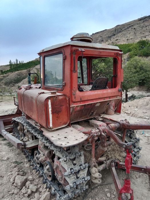 Buldozer DT75 sotiladi