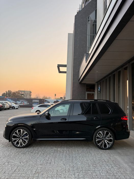 Продам новый BMW X7 M60 FULL в наличии ! c гарантией !