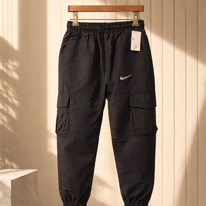 Pantaloni pentru bărbați