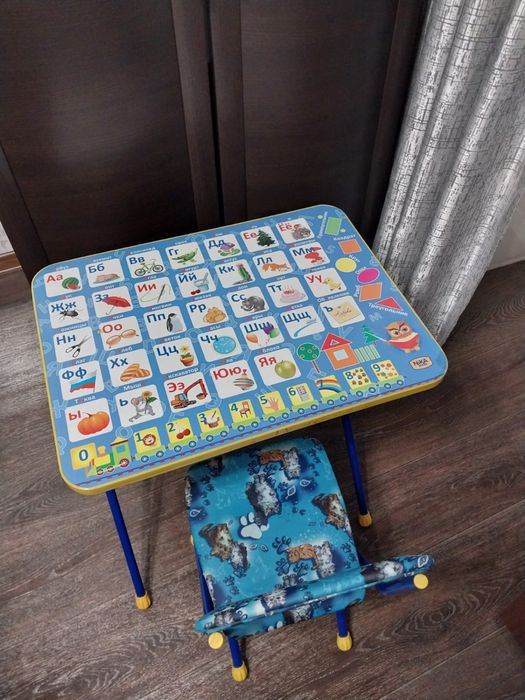 Продам детский стол со стулом