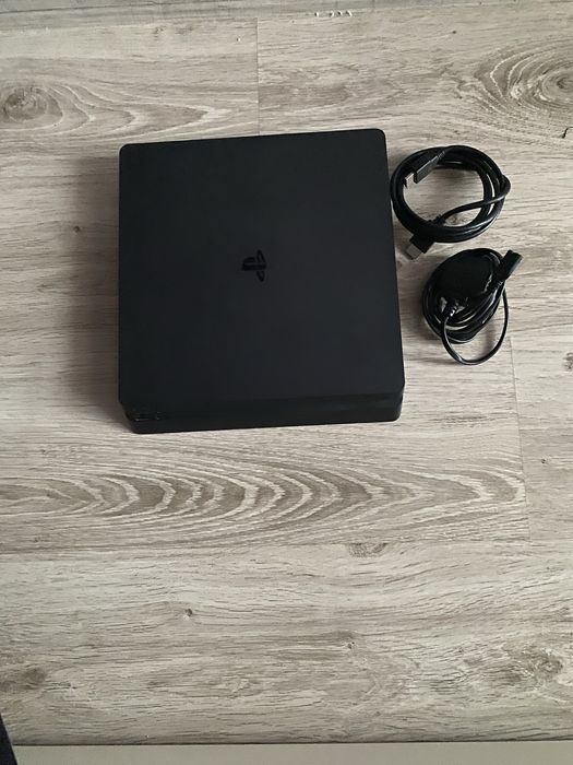 PS4 Slim 500GB + 2 джойстика + 9 игри – ГОТОВ ЗА ИГРА