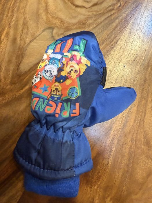 Детски ръкавици нови