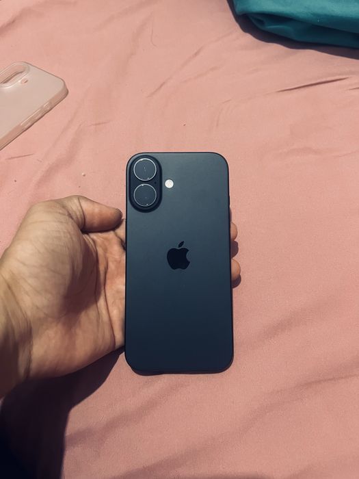 Iphone 16 black titanium