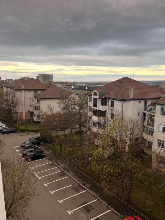 Inchiriez apartament 3 camere craiovita langa promenada