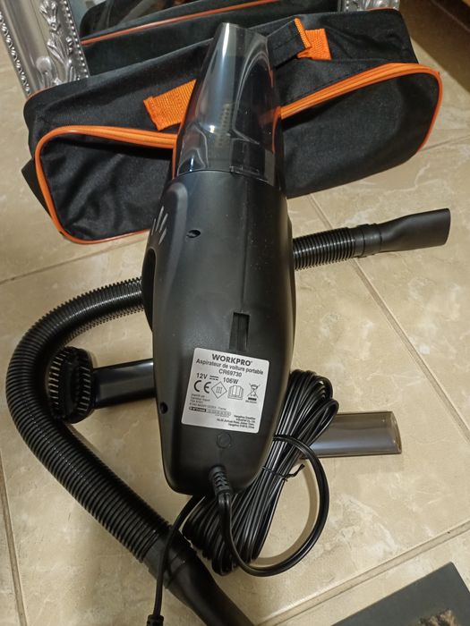 Aspirator auto cu accesorii