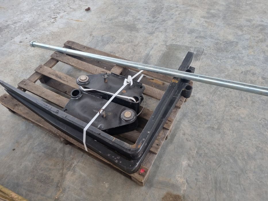 Furci paletii Caterpillar Buldoexcavator