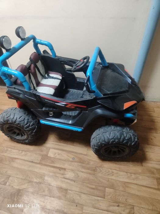Продам машину игрушку