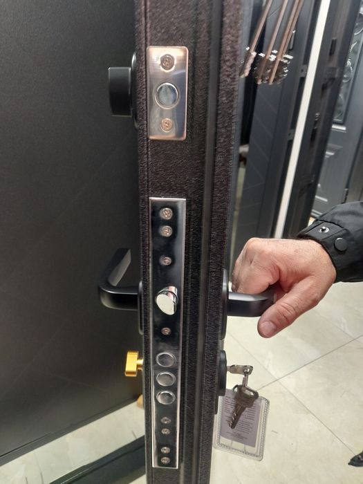 Установщик   Двери