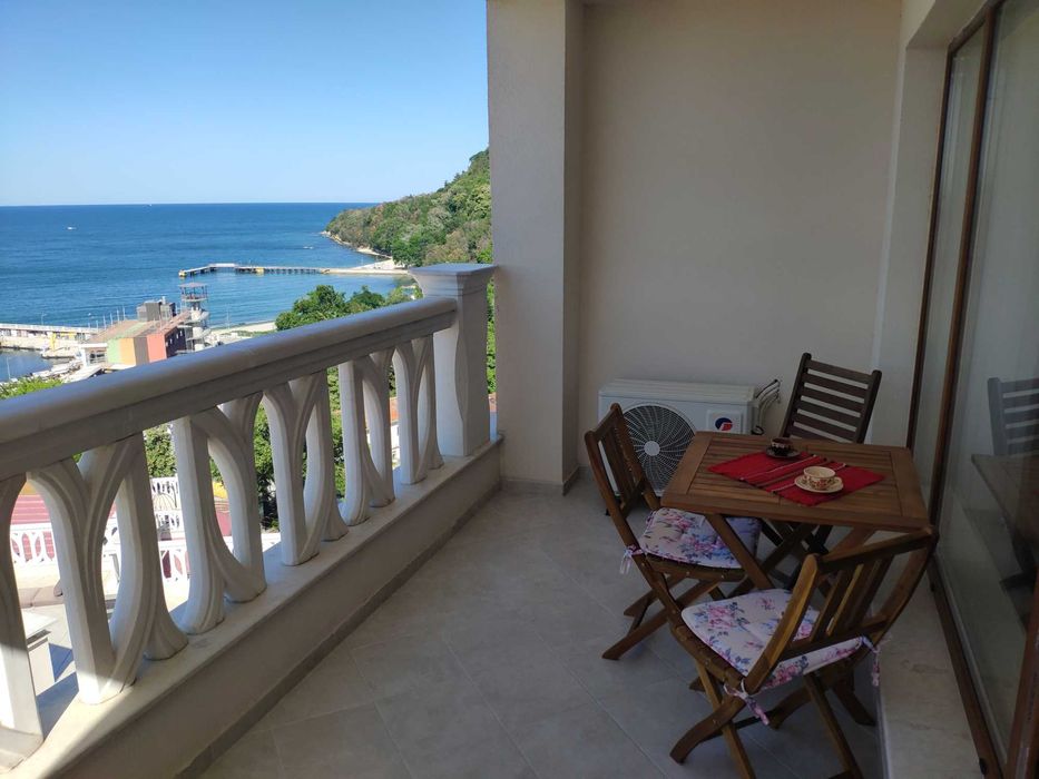 Дава се под наем Тристаен апартамент в Варна, Аспарухово - 113 кв.м за 950 € - Снимка #1