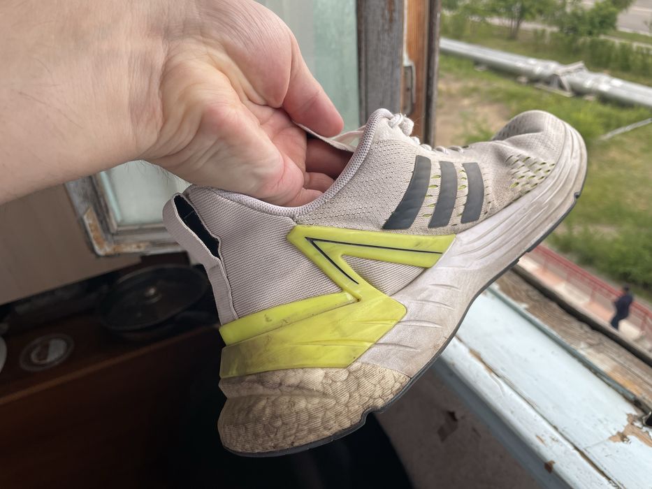 Продам кроссовки