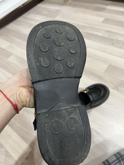 Школьные туфли для девочки.