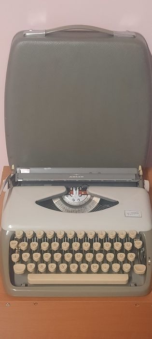Mașină de scris Adler Tippa