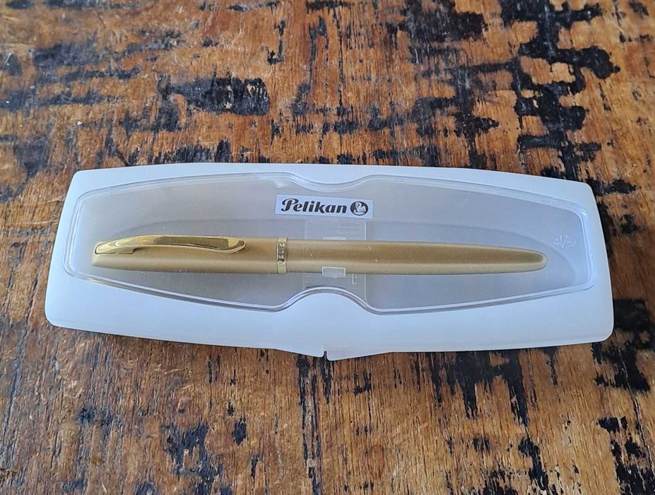 писалка Пеликан Pelikan златна в кутия