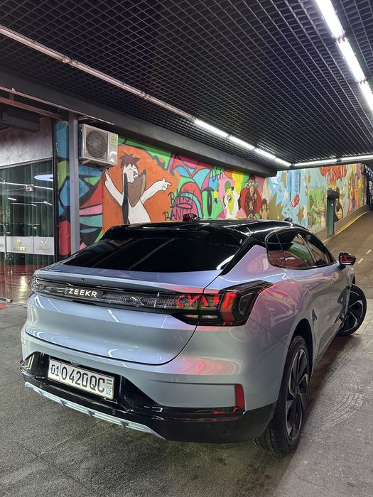 Zeekr 001 You Dual motor srochno sotiladi
