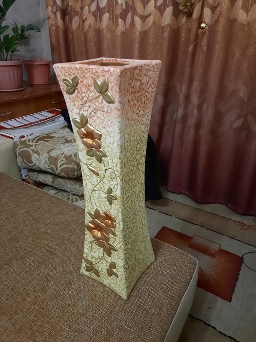 Продам вазу для цветов