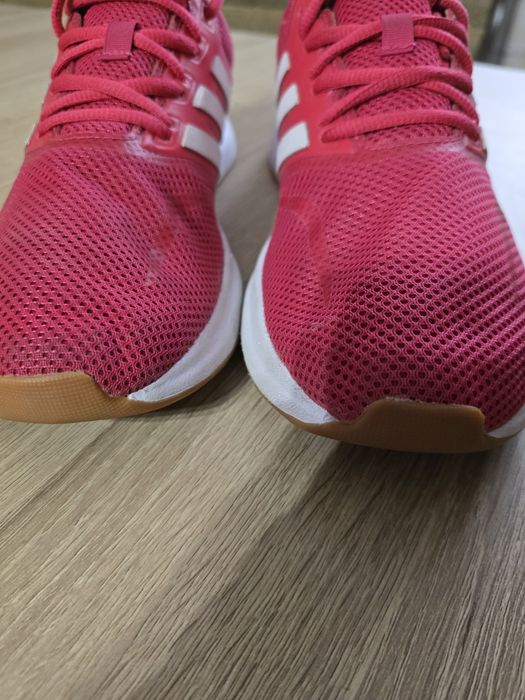 Adidas femei ca si noi