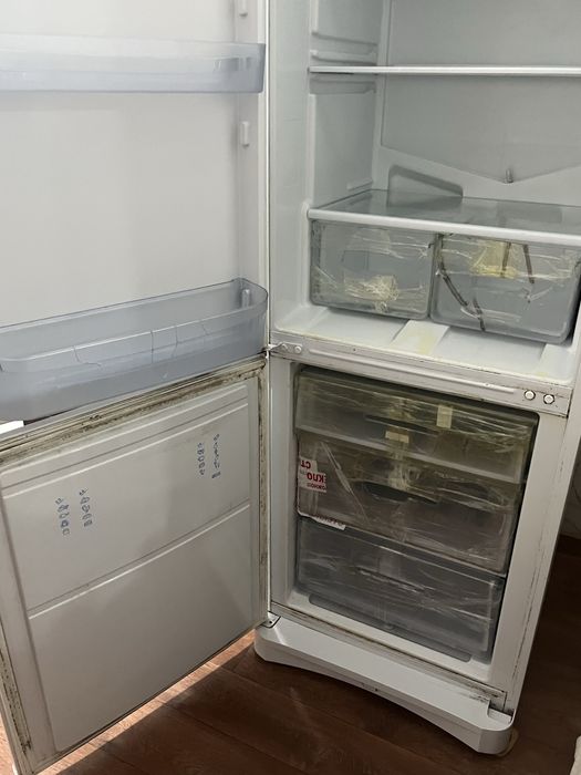 Холодильник Indesit