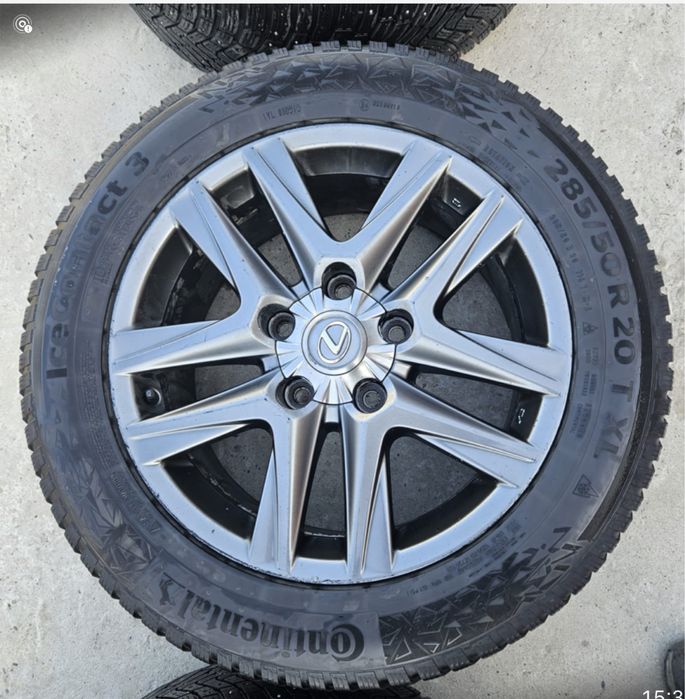 Продам комплект оригинальных дисков  с зимней резиной на Lexus 570