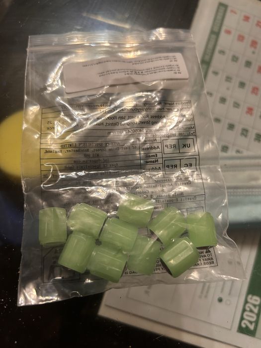 Флуресцентни капачки за автомобилни гуми!