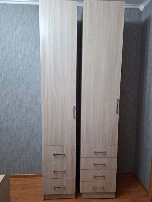 Продам Шкаф Пенал .Два штуки.